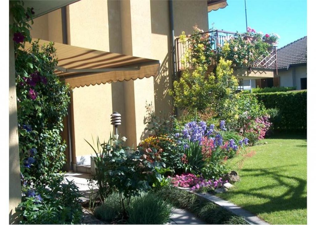 Vendita Appartamento Cornaredo - Ampio appartamento in villa con giardino a Cornaredo Località Cornaredo 