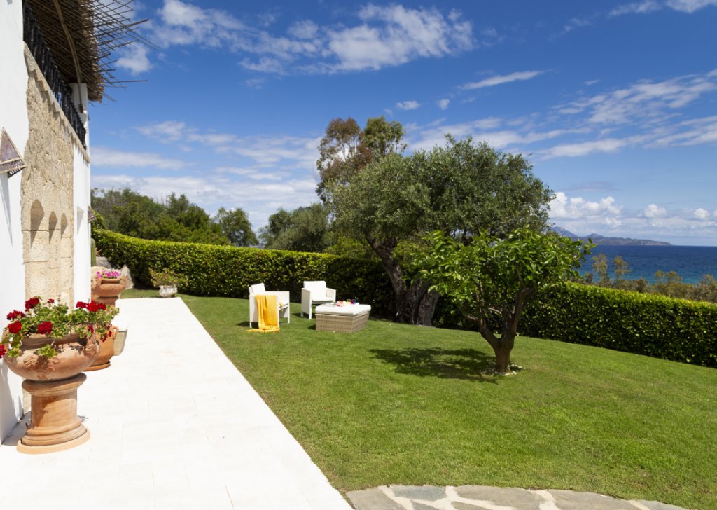 Villa in affitto  450 m² ottime condizioni, San Teodoro, località Capo Coda Cavallo