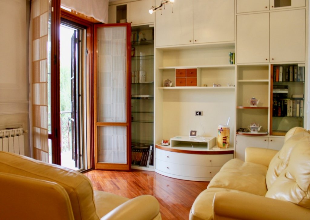 Vendita Appartamento Cornaredo - Ampio appartamento in villa con giardino a Cornaredo Località Cornaredo 