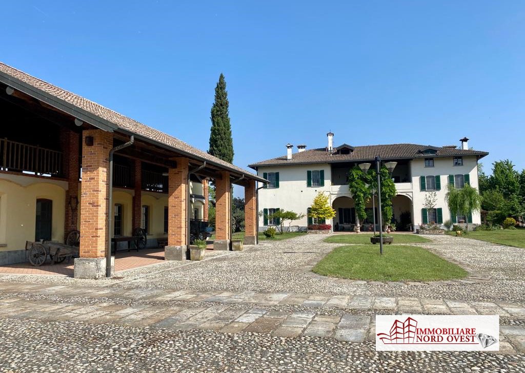 Vendita Villa Motta Visconti - Residenza di pregio con ampio giardino e terreni Località Motta Visconti