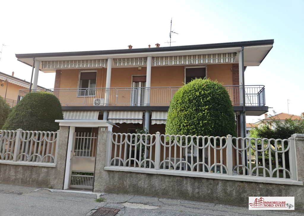 Vendita Villa Vittuone - Villa per due famiglie a Vittuone Località Vittuone